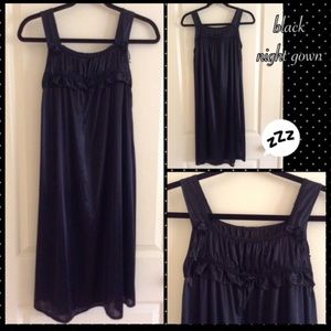 CLEARANCE SALE ⭐️Satin night gown